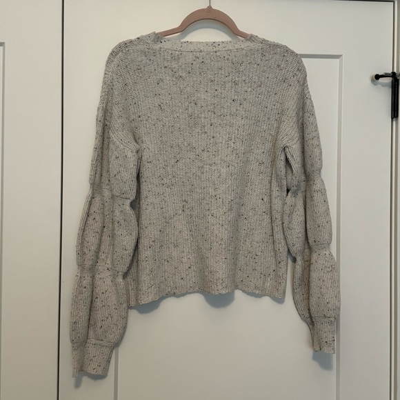 Hem & Thread Bubble Sleeve Sweater. Size M. - Picture 2 of 6